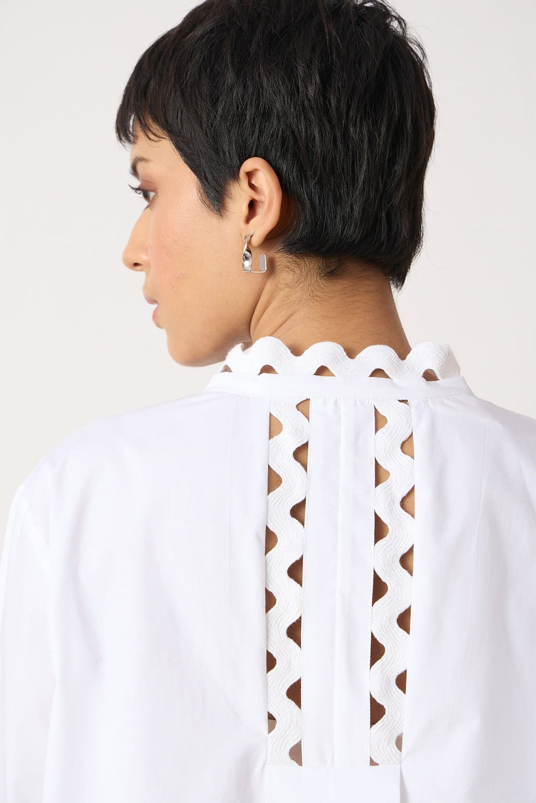 Noah Shirt A versatile shirt with beautifully placed lace trims at the yoke