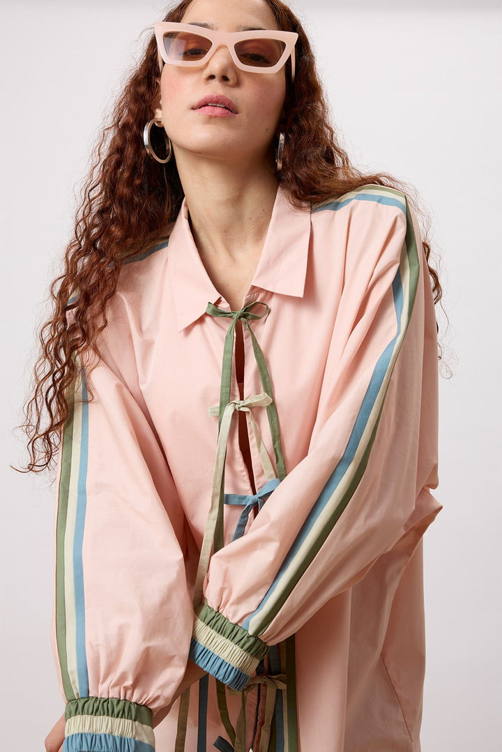Sloane Shirt Sporty and cool - this tie placket shirt with colour block trim