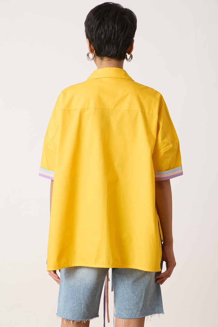 Cole Shirt A boxy oversize shirt with stripe fabric detail