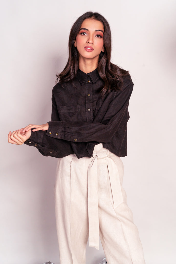 Cropped shirt in linen with large front pockets