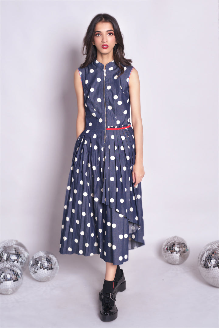Sleeveless dress in polka dot denim with stand round collar and front  zip opening