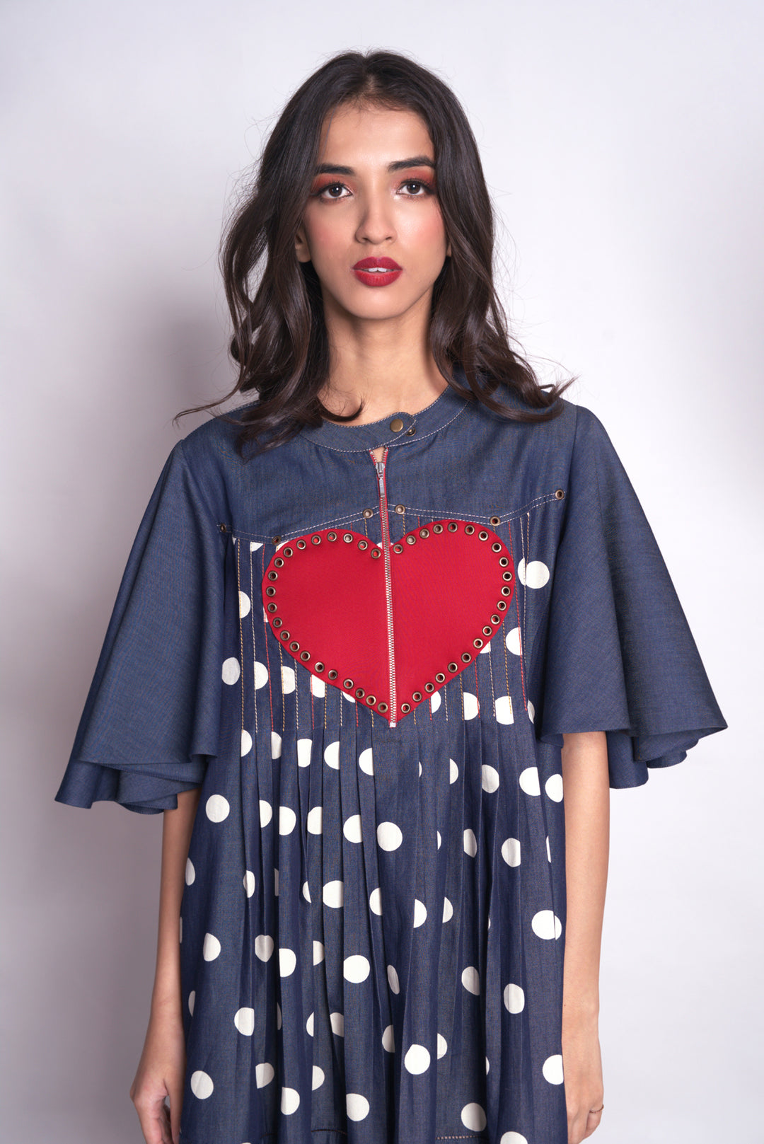 Short anti-fit dress with exaggerated flared sleeves in polka dots denim