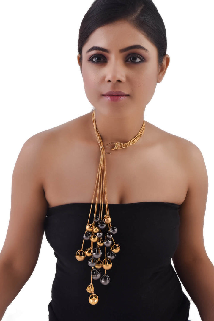 Contemporary Chain Neckpiece With Hangings