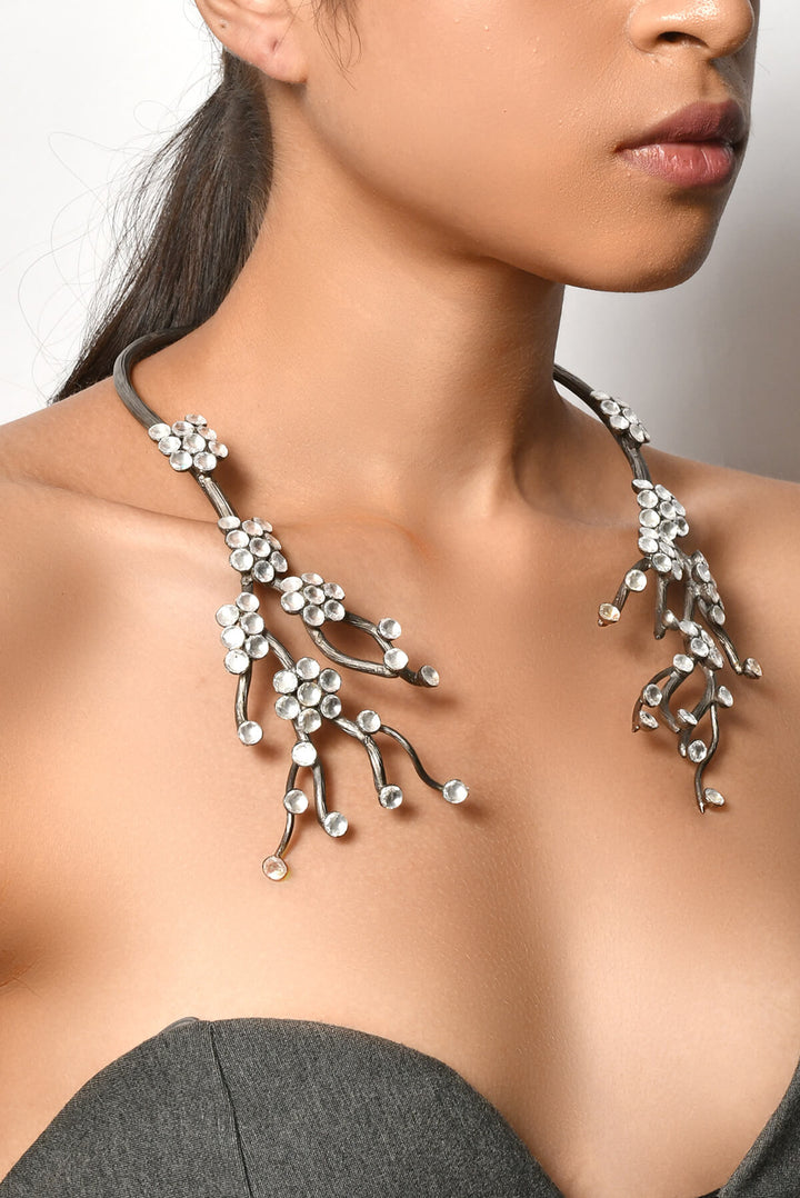 Statement Neckpiece Perfect For The Evening Look